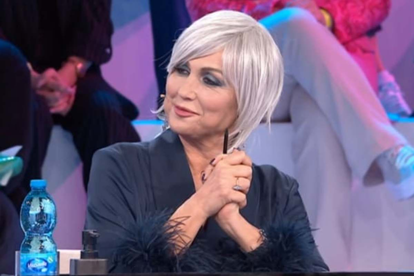 Perché Alessandra Celentano porta la parrucca al serale di Amici 22? La sua spiegazione preview