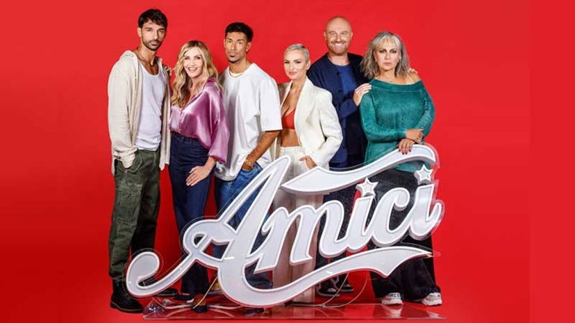 Feeling tra due prof di Amici 22: rispettivi compagni gelosi? Le loro reazioni preview