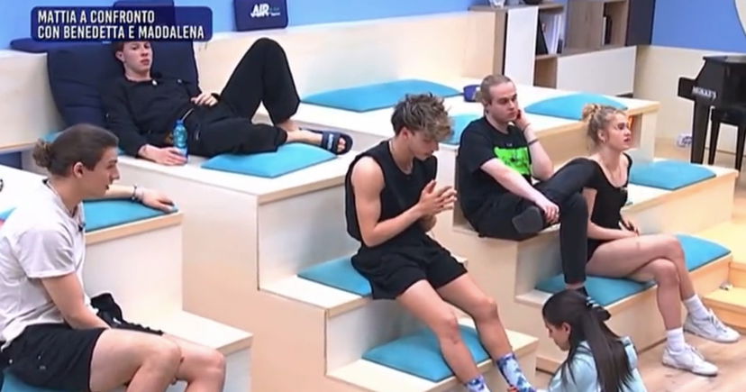 Amici 22, Maddalena e Benedetta demoliscono Mattia: “Tamarro, invisibile, tonto”, Cricca interviene – VIDEO preview