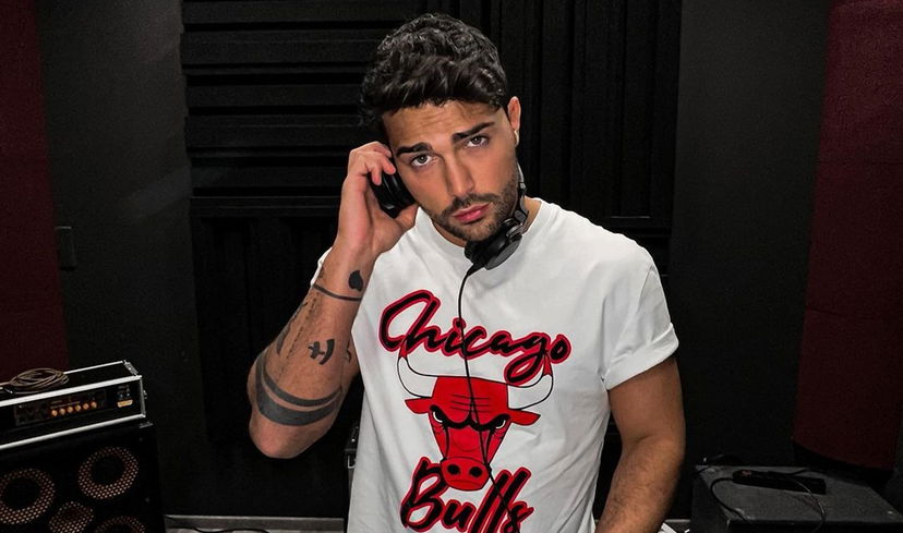 Davide Donadei dopo il GF Vip, foto col sangue poi rimosse e sfogo sulla ex: “Violenza solo su me stesso” preview