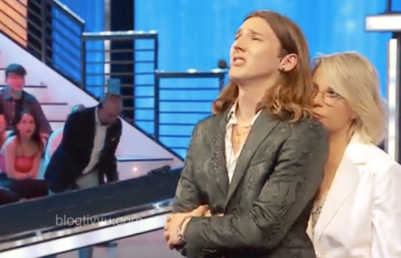 Amici 22, il gesto di Maria fa infuriare il web: cosa ha fatto durante il ballottaggio – VIDEO preview