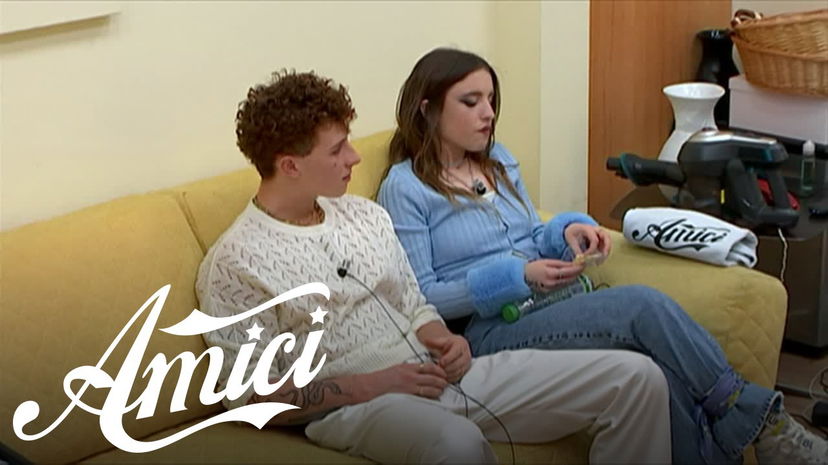 Wax e Angelina, flirt in corso? Maria De Filippi interviene e fa chiarezza – VIDEO preview