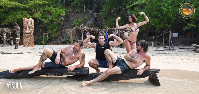 Isola dei Famosi: “Mummie, cadaveri riesumati”, l’ex volto TV attacca i nuovi naufraghi “sempre le stesse facce” preview