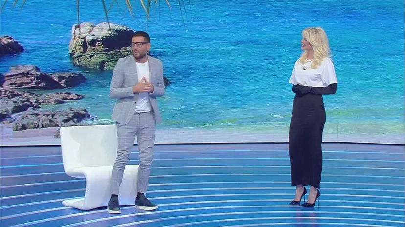 “Salotti tv? Cimitero, solite mummie”: opinionista demolisce colleghi del GF Vip e dell’Isola preview