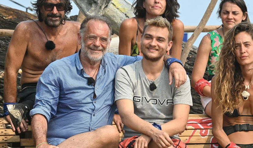 Isola, naufrago becca Cecchi Paone e Simone mentre fanno sess*: “Era schifato”, il retroscena preview