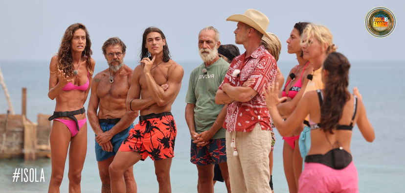 Isola dei Famosi 2023, tutti i segreti: cosa possono portare i naufraghi, psicologo, compensi e penale preview