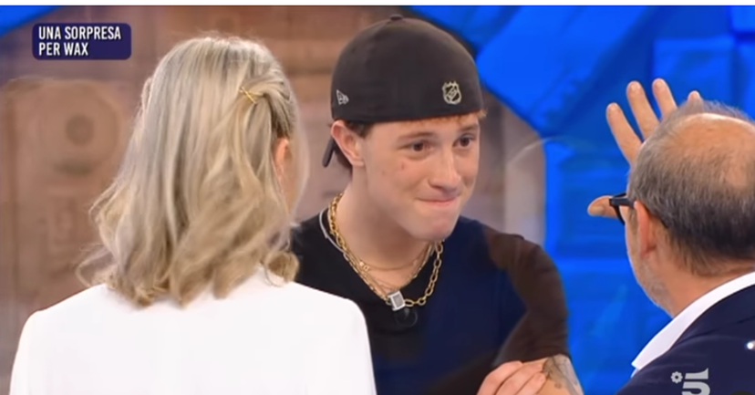 Genitori di Wax ad Amici 22 prima della finale: l’incontro a sorpresa dopo 8 mesi preview