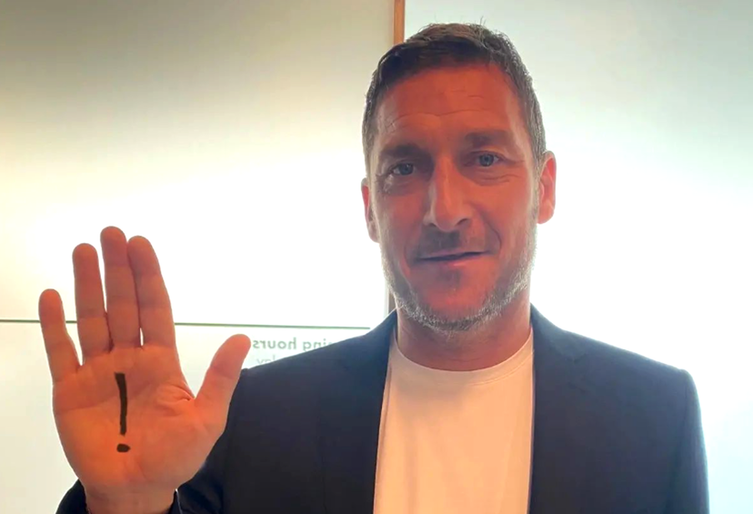 Totti, scambio di messaggi con una naufraga dell’Isola prima di Noemi Bocchi? Il gossip preview