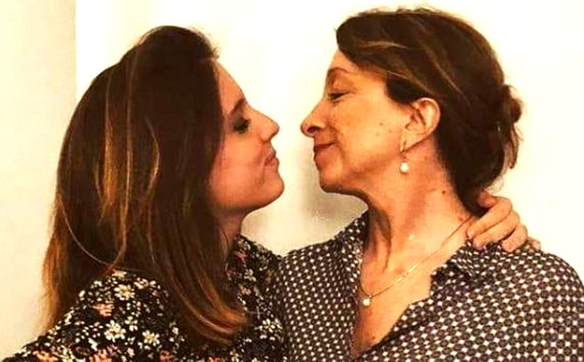 Mango, anche la mamma di Angelina è una famosa cantante: ecco chi è Laura Valente preview