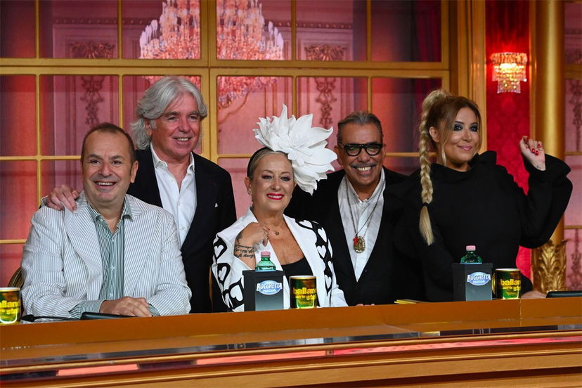 Ipotesi giuria Ballando con le Stelle: via Selvaggia Lucarelli? Da Raimondo Todaro a Barbara d’Urso, le più clamorose preview