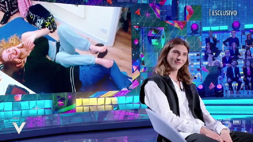 Amici 22, Cricca e Isobel stanno ancora insieme? Arriva la risposta: “Sono innamorato di lei, ma…” – VIDEO preview