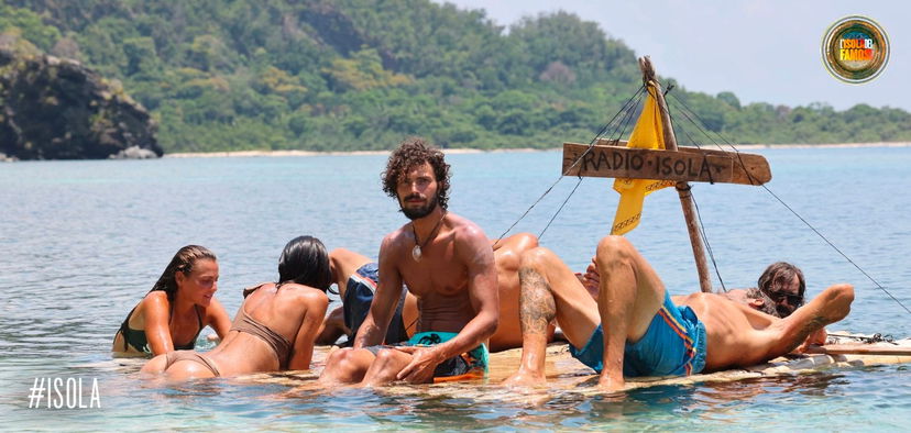 Isola dei Famosi, Gian Maria svela di avere una frequentazione con una donna: “Sono bisex, le femmine mi attirano” preview