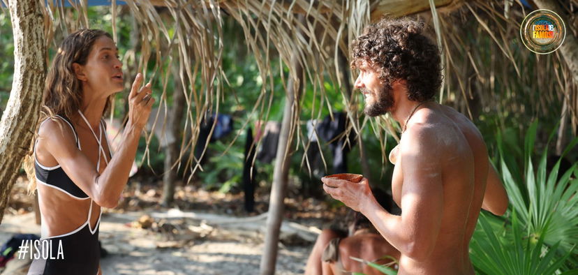 “La storia con Carlo è finta!”, Gian Maria attacca (ancora) Helena, nuovi litigi all’Isola dei Famosi preview