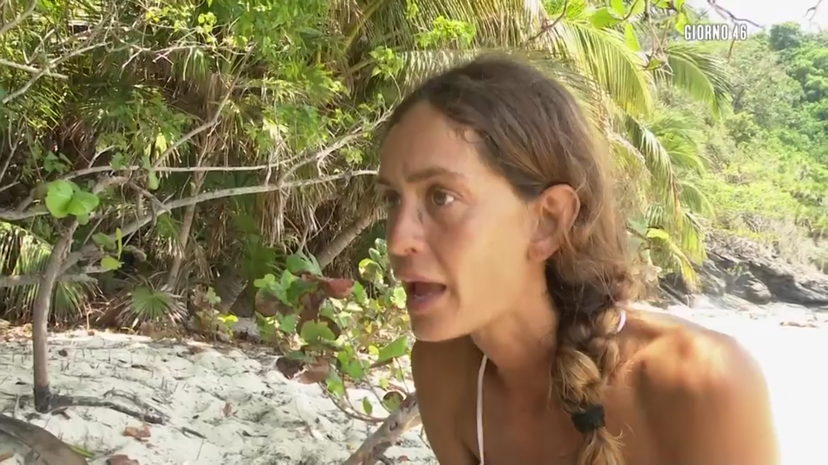 “Non sei un’unghia di Raz Degan e non sei bella come Belen Rodriguez”: naufrago stronca Helena Prestes, tutti contro di lei preview