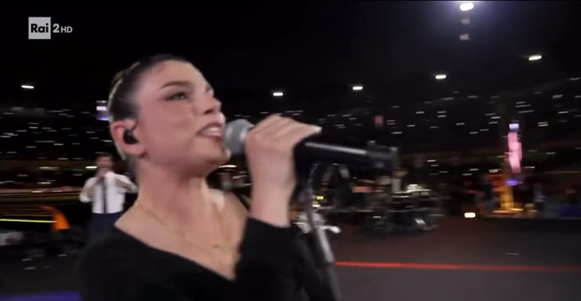 Emma Marrone “scappa” da Stefano De Martino: il video diventa virale, ecco cosa è successo preview