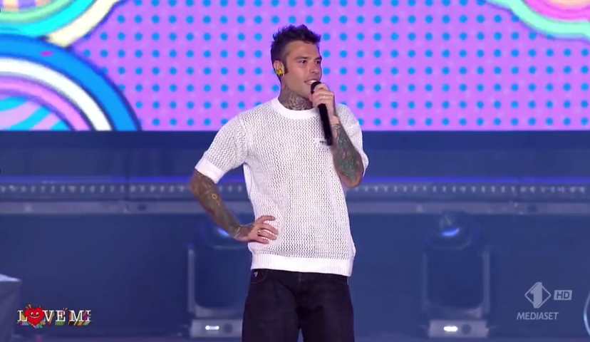 “Dillo alla mamma, dillo all’avvocato”, Luis Sal ‘compare’ al LoveMi: la reazione di Fedez – VIDEO preview