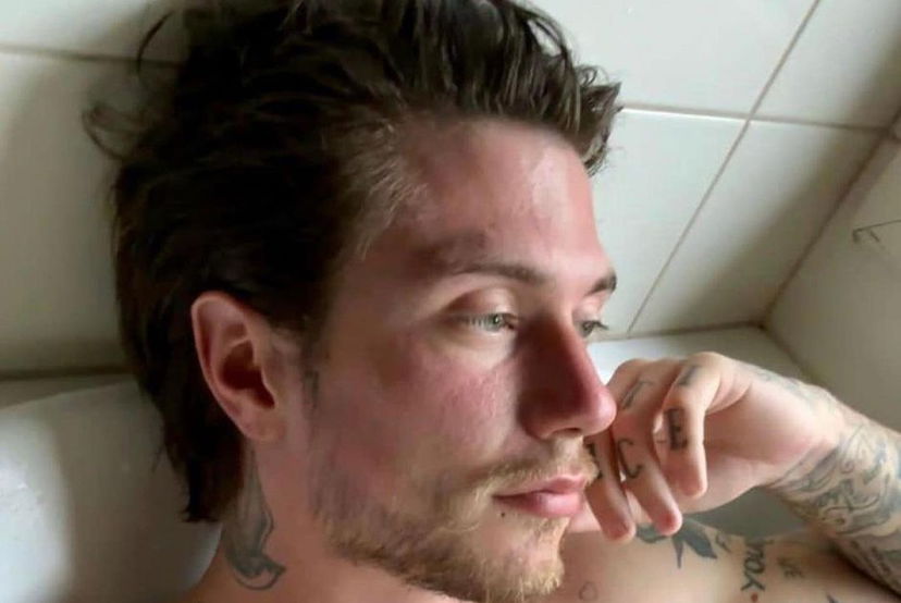 “La mia voglia di non vivere”, Benjamin Mascolo e lo sfogo straziante per i suoi 30 anni: “volevo autodistruggermi” preview