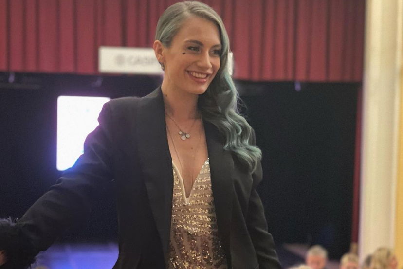 Nikita Pelizon svela perché ha colorato i capelli di blu prima del Grande Fratello Vip preview