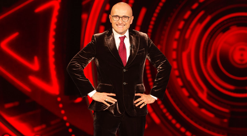 Spoiler Grande Fratello Vip 8, Signorini commenta (in modo particolare): ecco cosa ha scritto preview