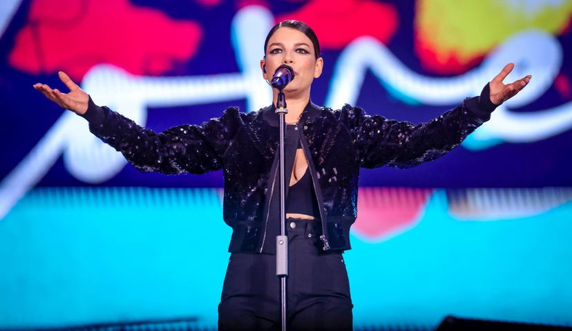 Emma Marrone ancora vittima di body shaming: sei è poi una donna a farlo, “fai schifo” preview