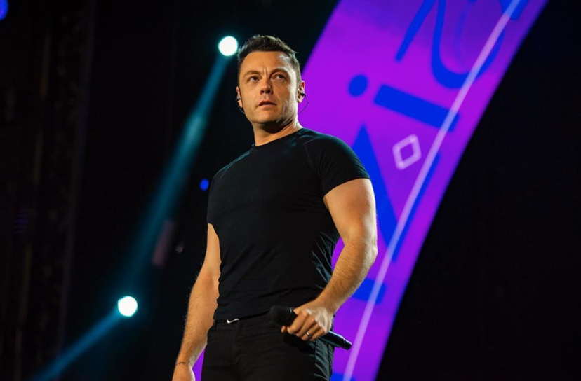 Tiziano Ferro ha un nodulo alla corda vocale: dovrà operarsi, il messaggio ai fan preview