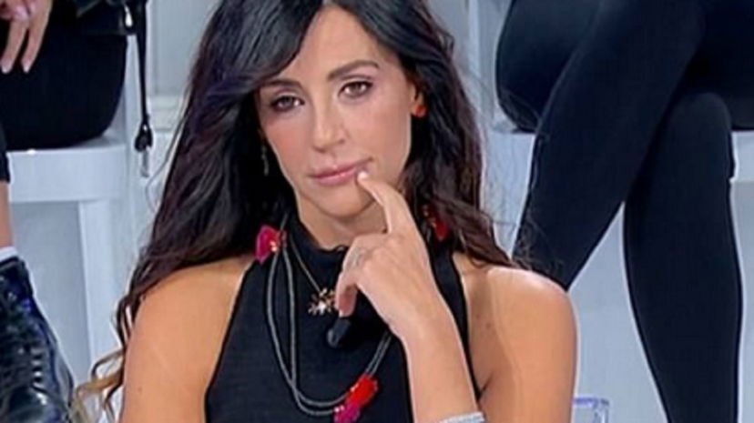 “La redazione lo sa”, Uomini e Donne: Raffaella Mennoia svela come vengono stanati i furbetti preview