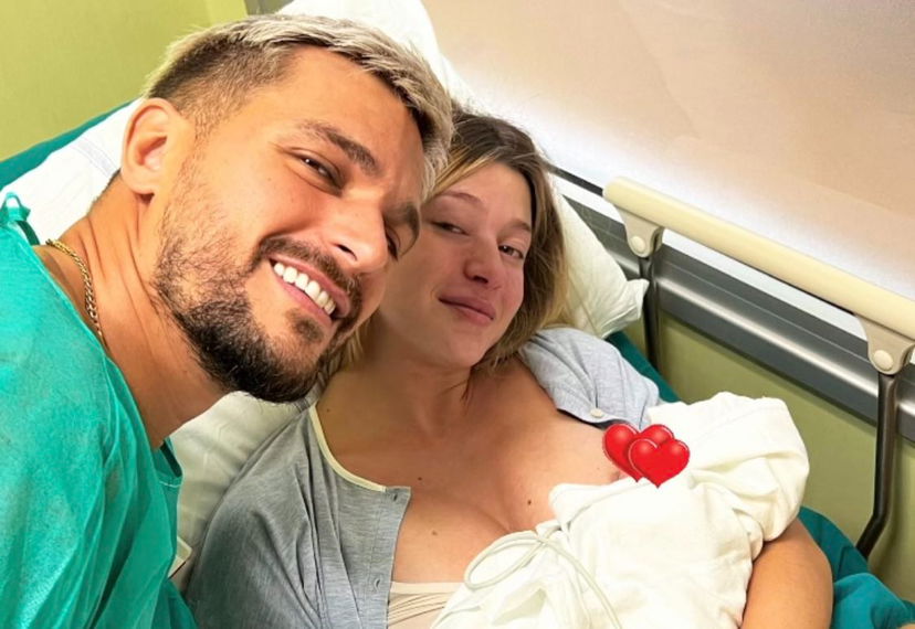 Natalia Paragoni è diventata mamma: il nome della figlia e le prime parole di Andrea Zelletta papà preview