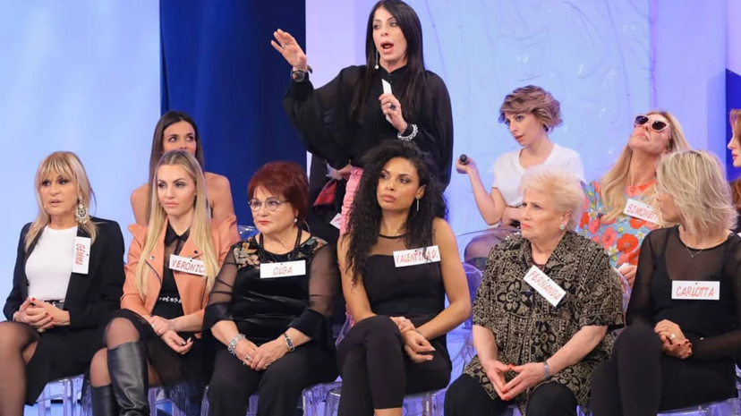 Uomini e Donne, anticipazioni 28 agosto: due ritorni shock al trono over, di chi si tratta – VIDEO preview