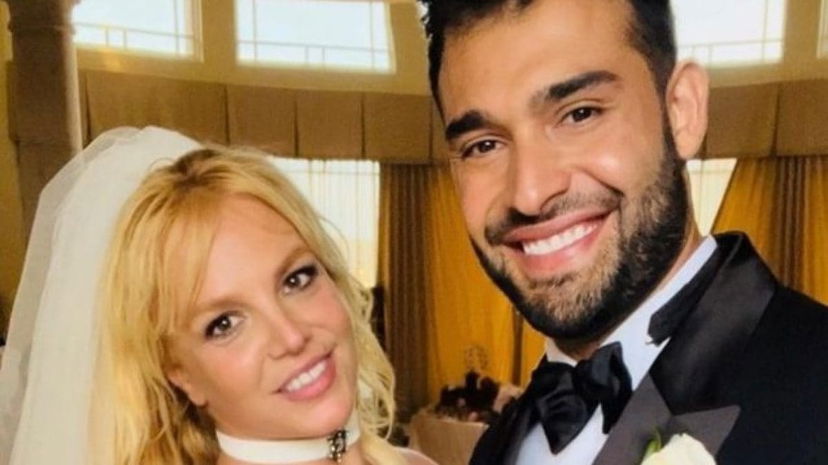 Perché Sam Asghari vuole il divorzio da Britney Spears? Accordo prematrimoniale e l’ombra del tradimento preview