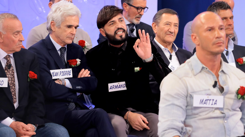 Uomini e Donne, cosa cambia: fuori due storici cavalieri del trono over? La decisione di Pier Silvio Berlusconi preview