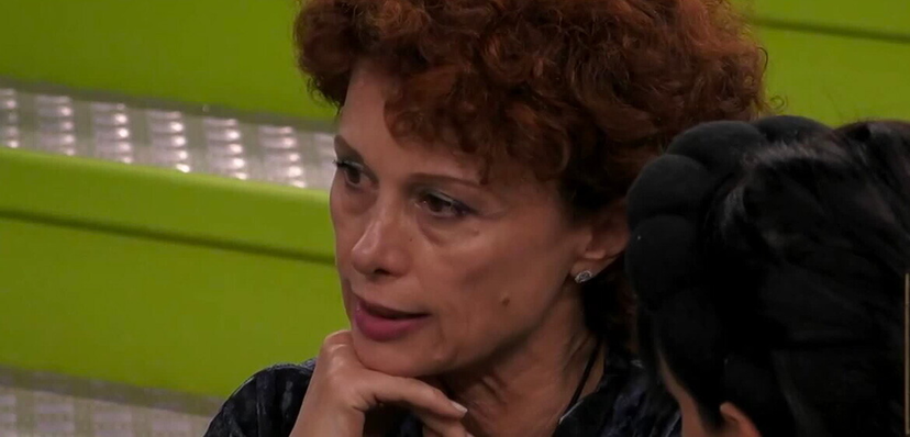 Beatrice Luzzi piange al Grande Fratello e si preoccupa per i figli: nuova lite con Rosy e le scuse di Lorenzo e Giselda – VIDEO preview