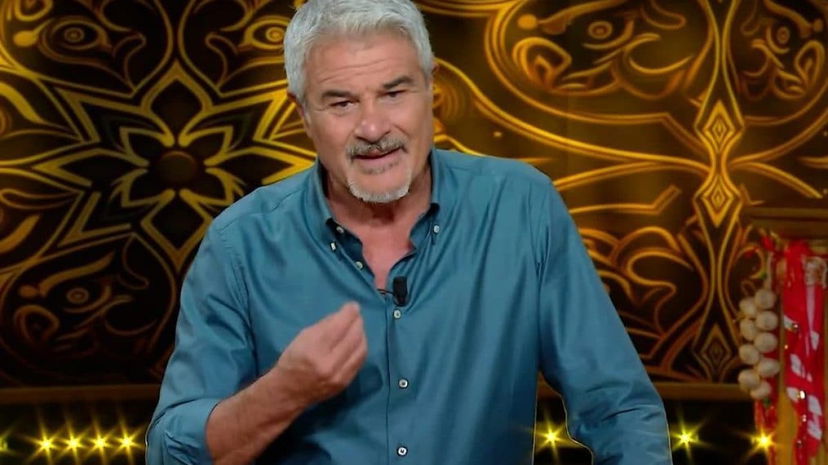 Flop Il Mercante in Fiera, vertici Rai intervengono: arriva lo sfottò a Pino Insegno in diretta tv a Tale e Quale Show preview