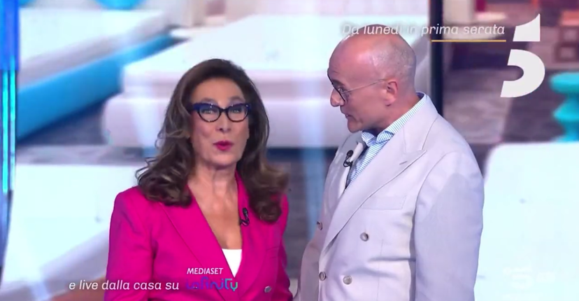 Foto della Casa del Grande Fratello, le prime immagini: Alfonso Signorini e Cesara Buonamici presentano il loft di Cinecittà – VIDEO preview