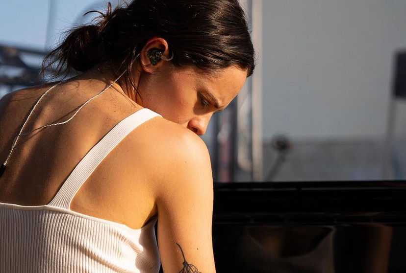 Perché Francesca Michielin annulla il tour? “Dolori addominali insostenibili”: come sta dopo l’intervento preview