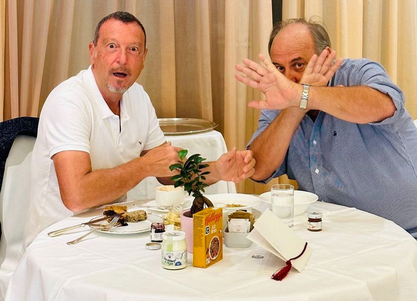 Perché tutti parlano della foto di Amadeus e Gerry Scotti a colazione? preview