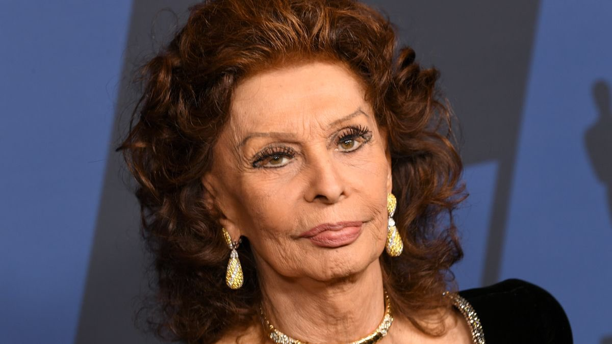 Brutta caduta per Sophia Loren, operata: come sta?