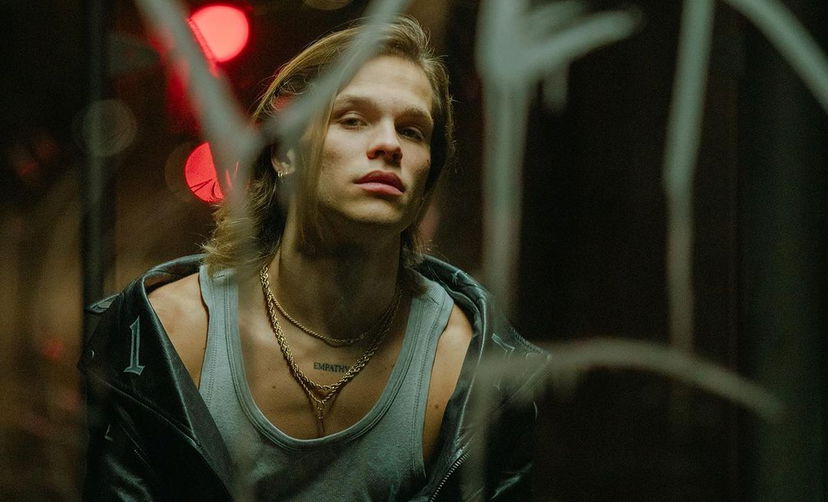 Amici 23, anche Matthew è amico di un ex vincitore del talent show di Maria: ecco chi è preview