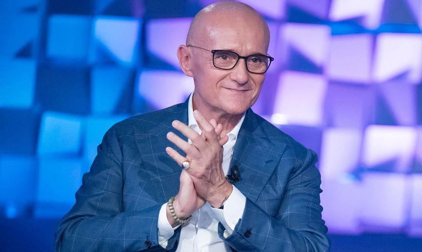 Concorrenti Grande Fratello, Signorini svela alcuni retroscena: il macellaio di 24 anni “bello come il sole” preview