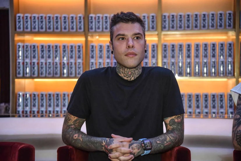 Fedez ancora monitorato, Chiara Ferragni fuori dall’ospedale non risponde alle domande – VIDEO preview