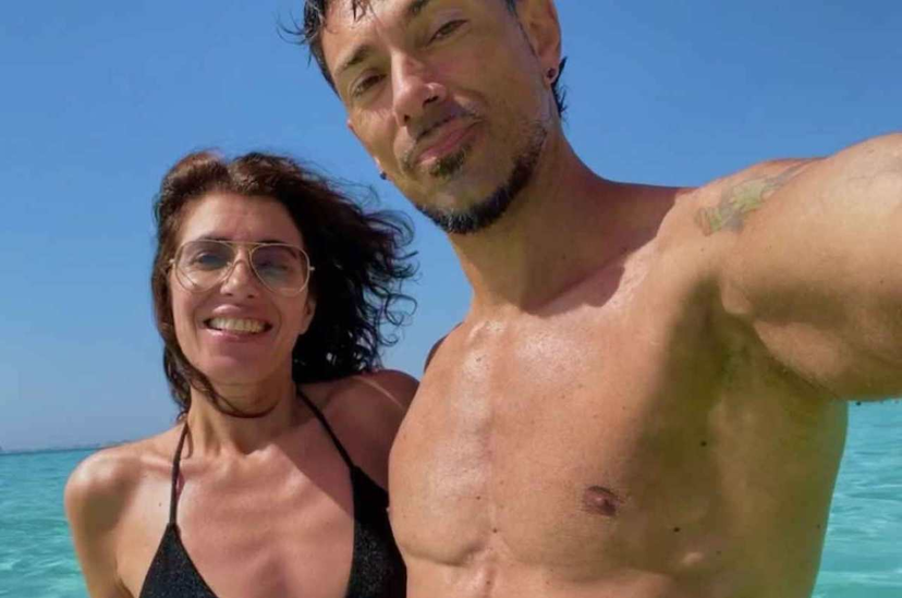 Emanuel Lo, chi è il compagno di Giorgia e papà di Samuel: tutte le curiosità sul professore di Amici preview