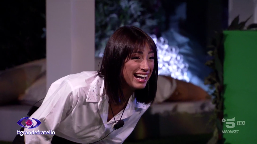 Letizia Petris e la storia con una donna, il GF censura: ira social “troppo trash?” preview