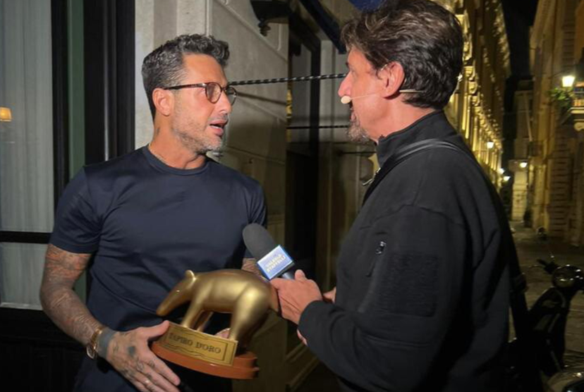 Tapiro di Striscia la Notizia a Fabrizio Corona dopo la censura ad “Avanti popolo”: il duro sfogo social preview