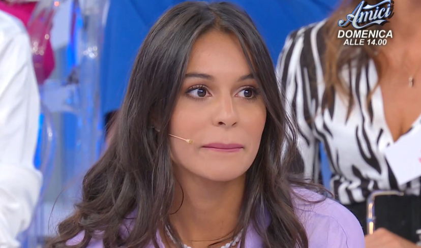 Beatriz di Uomini e Donne ci “ricasca”: il nuovo post contro il programma e la critica al Grande Fratello preview