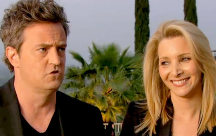 La teoria di Phoebe di Friends sulla morte di Matthew Perry: “Farmaci e acqua calda” preview