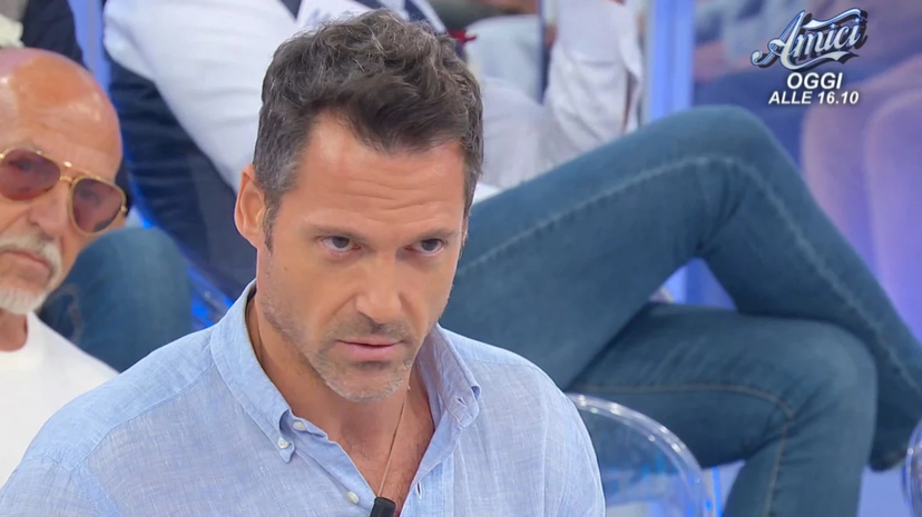 Marco Viola di Uomini e Donne svela perché ha una camminata così particolare: ecco il motivo preview