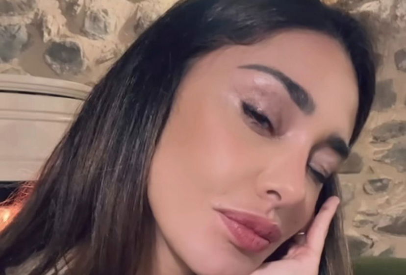 Belen Rodriguez ammette il brutto periodo, la replica agli hater: “Come sempre mi rialzo” preview