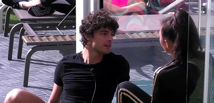 Vittorio Menozzi piange al Grande Fratello, ancora voci sul suo orientamento sessuale: la teoria di Anita preview