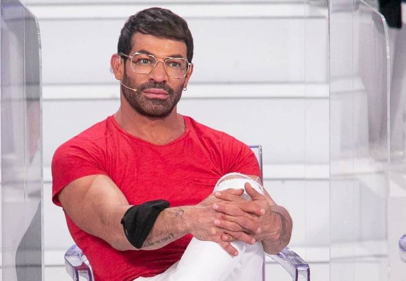 Gianni Sperti è fidanzato? Lui si confessa: “Sono innamorato”, poi mostra la foto preview