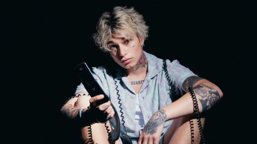 Chi è Ayle di Amici 23: tutto sul nuovo cantante entrato nella scuola al posto di Ezio, la scelta di Anna Pettinelli preview