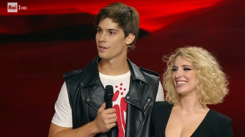 Lorenzo Tano e Lucrezia Lando stanno insieme? “Baci per strada”: sgamati da due protagoniste di Ballando preview